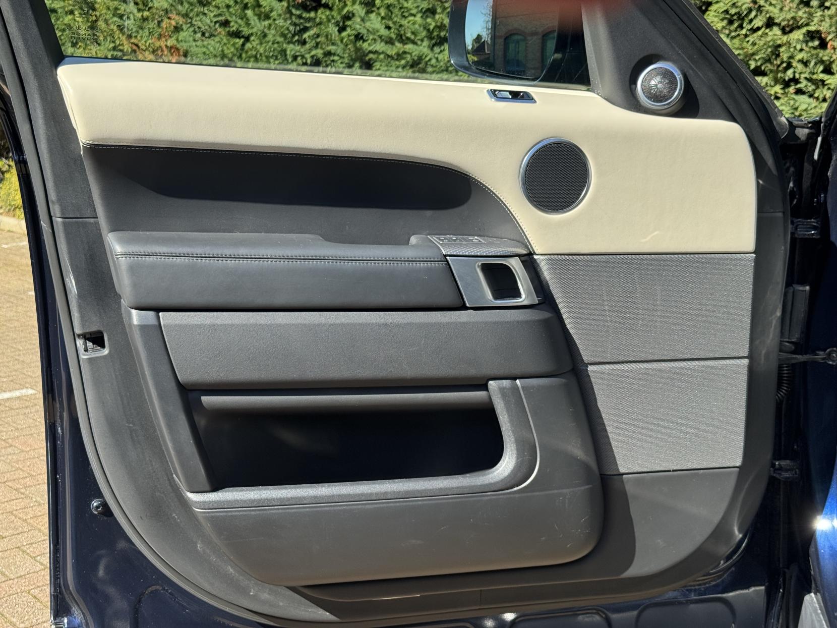 Land Rover Range Rover Sport 3.0 P400 MHEV HSE Dynamic SUV 5dr Petrol Auto 4WD Euro 6 (s/s) (400 ps)