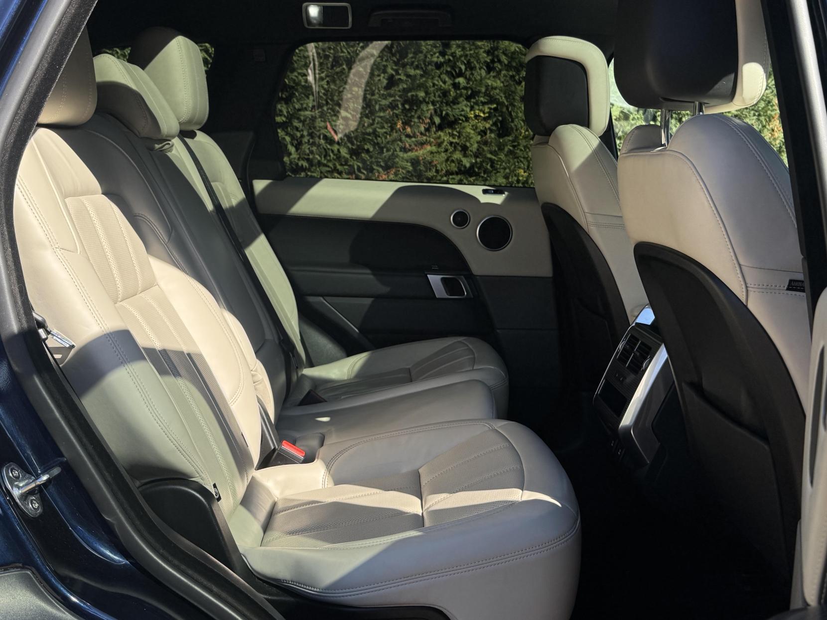 Land Rover Range Rover Sport 3.0 P400 MHEV HSE Dynamic SUV 5dr Petrol Auto 4WD Euro 6 (s/s) (400 ps)