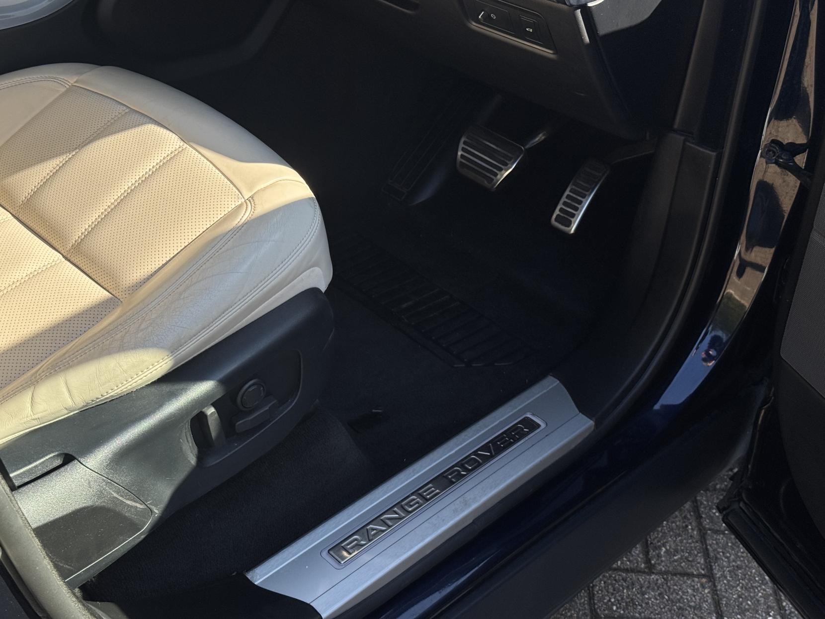 Land Rover Range Rover Sport 3.0 P400 MHEV HSE Dynamic SUV 5dr Petrol Auto 4WD Euro 6 (s/s) (400 ps)