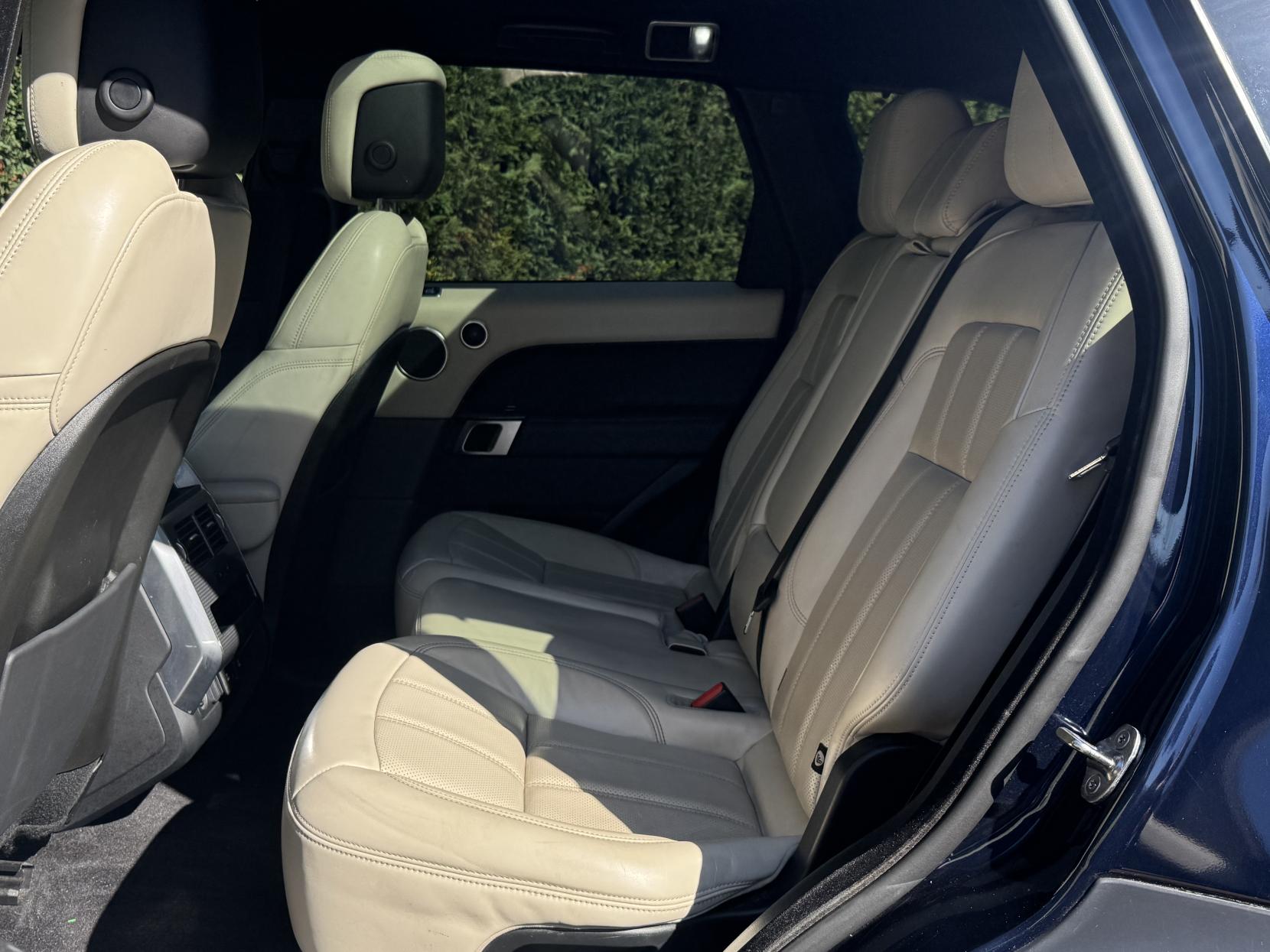 Land Rover Range Rover Sport 3.0 P400 MHEV HSE Dynamic SUV 5dr Petrol Auto 4WD Euro 6 (s/s) (400 ps)