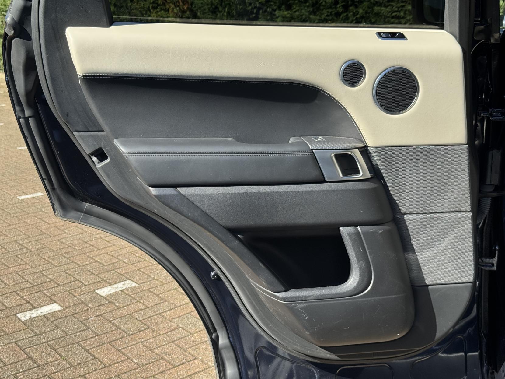 Land Rover Range Rover Sport 3.0 P400 MHEV HSE Dynamic SUV 5dr Petrol Auto 4WD Euro 6 (s/s) (400 ps)