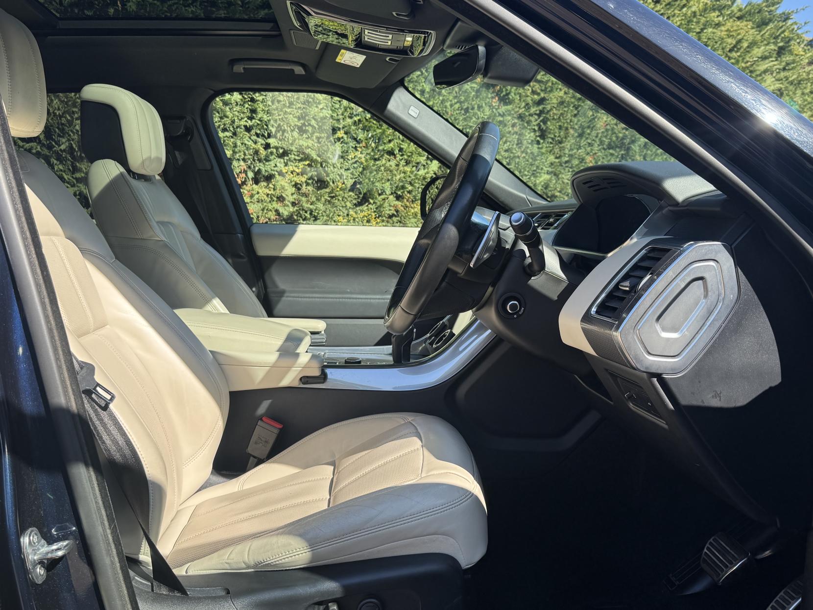 Land Rover Range Rover Sport 3.0 P400 MHEV HSE Dynamic SUV 5dr Petrol Auto 4WD Euro 6 (s/s) (400 ps)