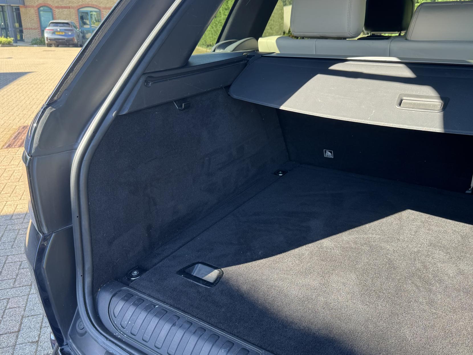 Land Rover Range Rover Sport 3.0 P400 MHEV HSE Dynamic SUV 5dr Petrol Auto 4WD Euro 6 (s/s) (400 ps)