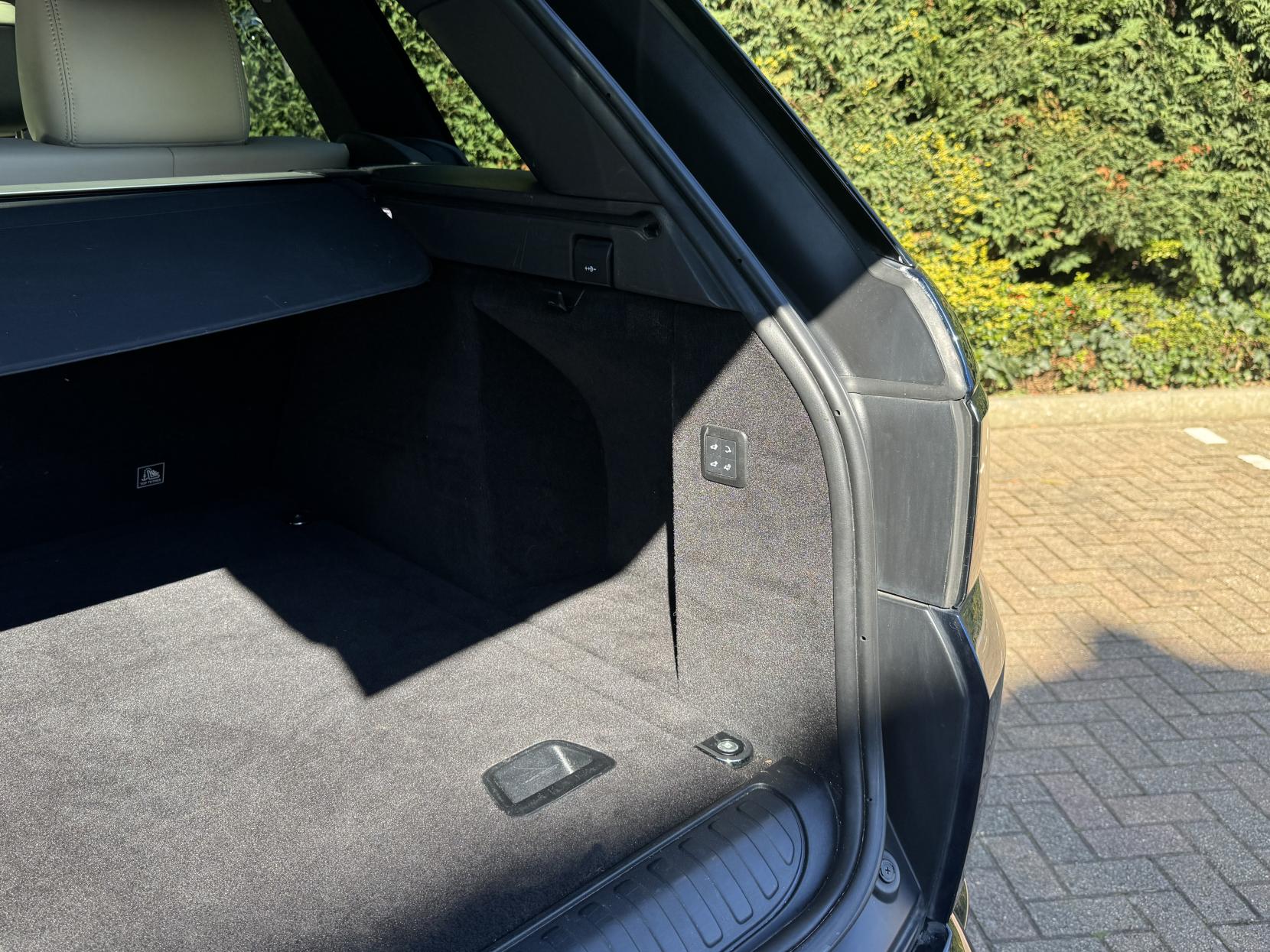 Land Rover Range Rover Sport 3.0 P400 MHEV HSE Dynamic SUV 5dr Petrol Auto 4WD Euro 6 (s/s) (400 ps)